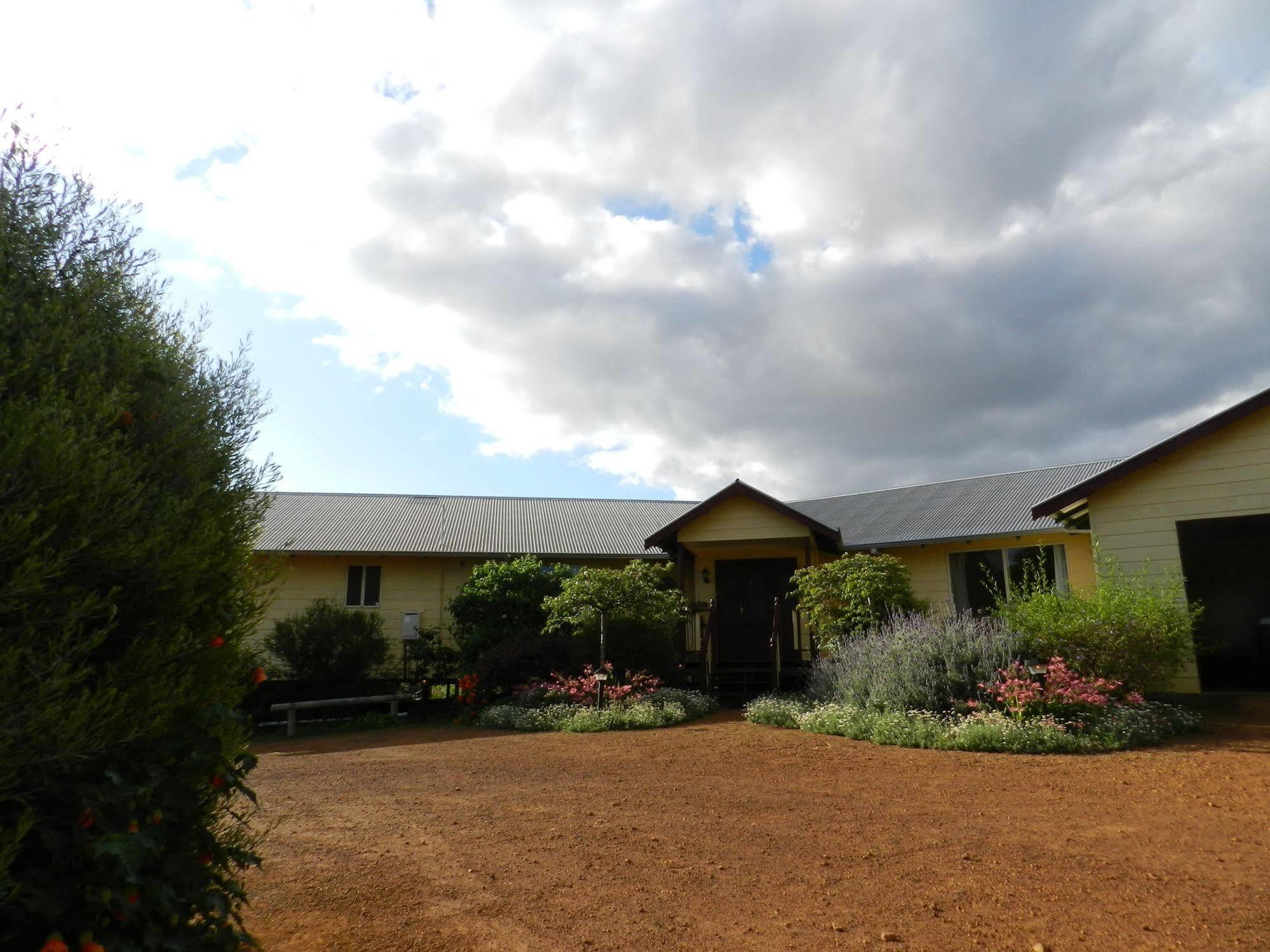 Shambhala Guesthouse Kangaroo Gully Ngoại thất bức ảnh